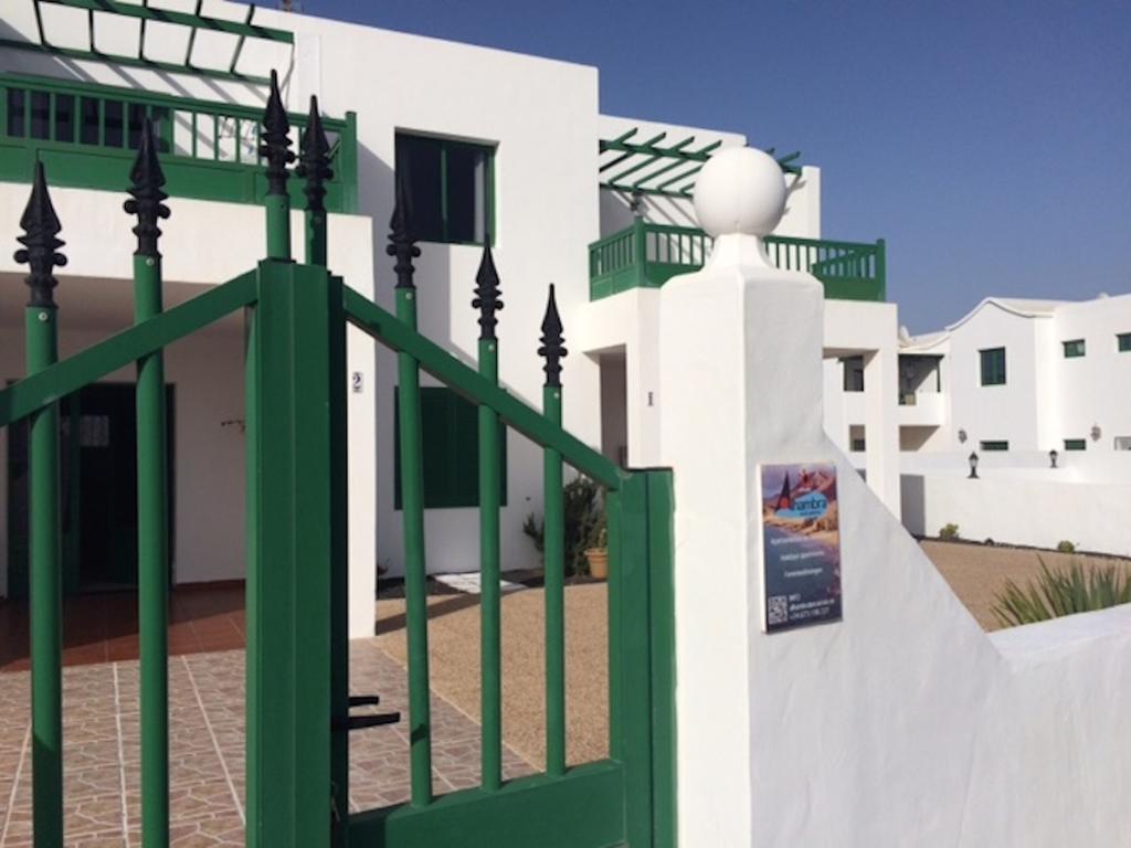 Alhambra Apartamentos Тіас Номер фото