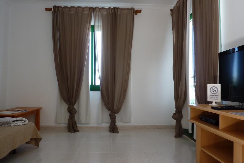 Alhambra Apartamentos Тіас Екстер'єр фото