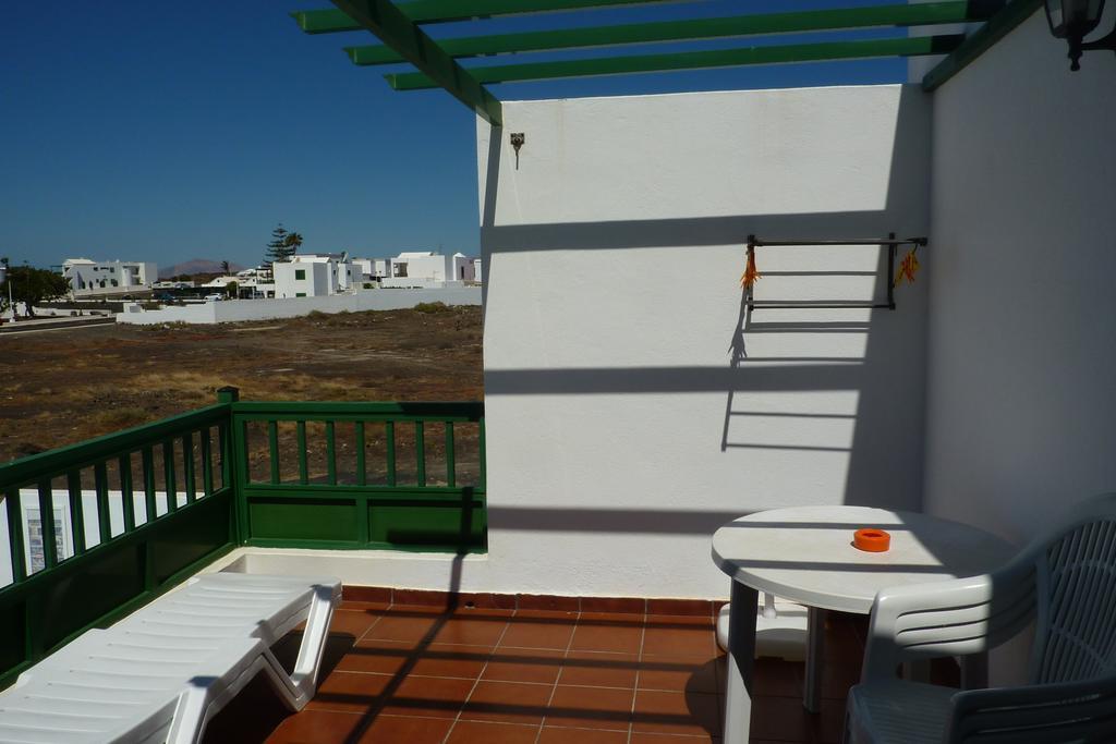 Alhambra Apartamentos Тіас Екстер'єр фото