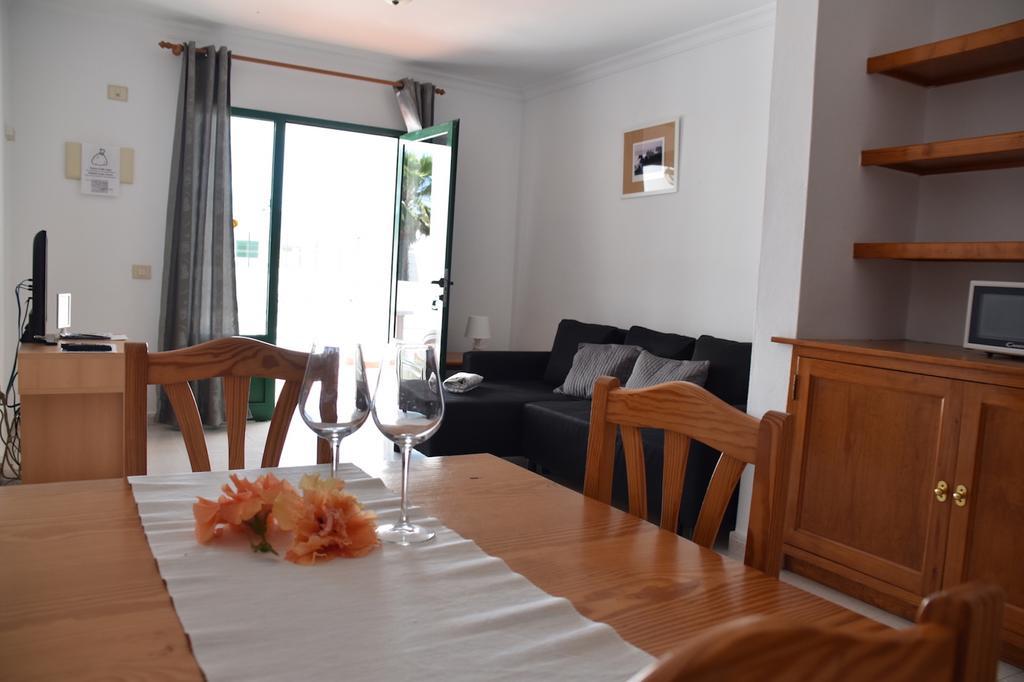 Alhambra Apartamentos Тіас Екстер'єр фото