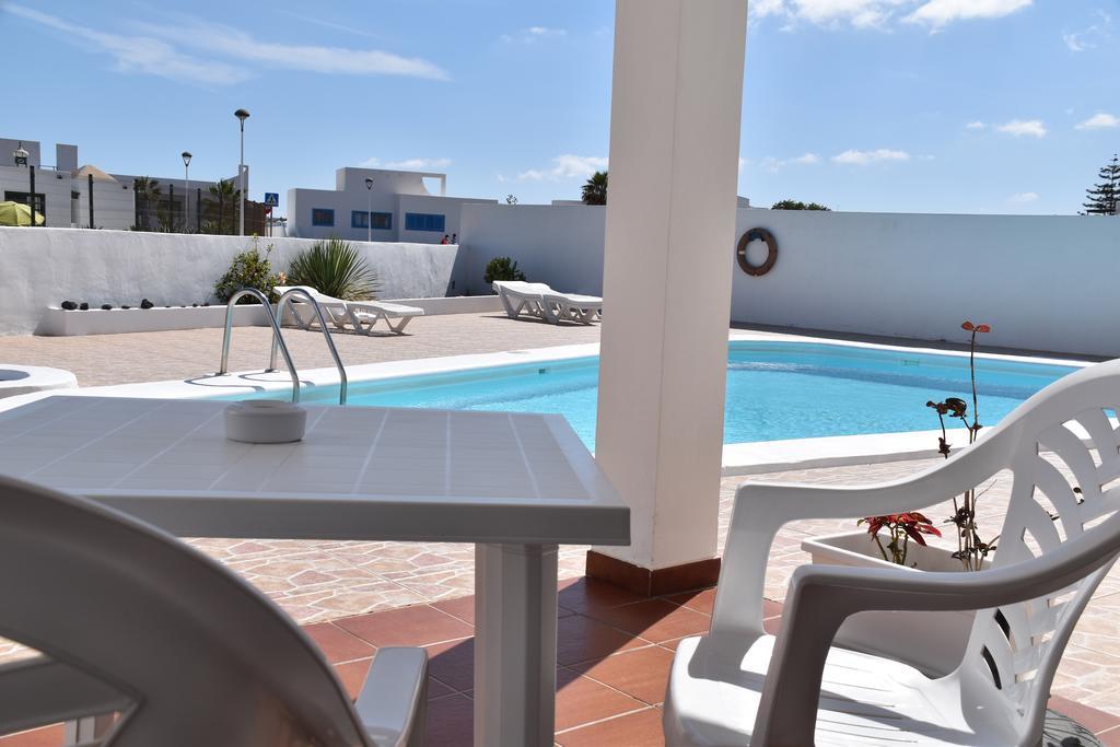 Alhambra Apartamentos Тіас Екстер'єр фото