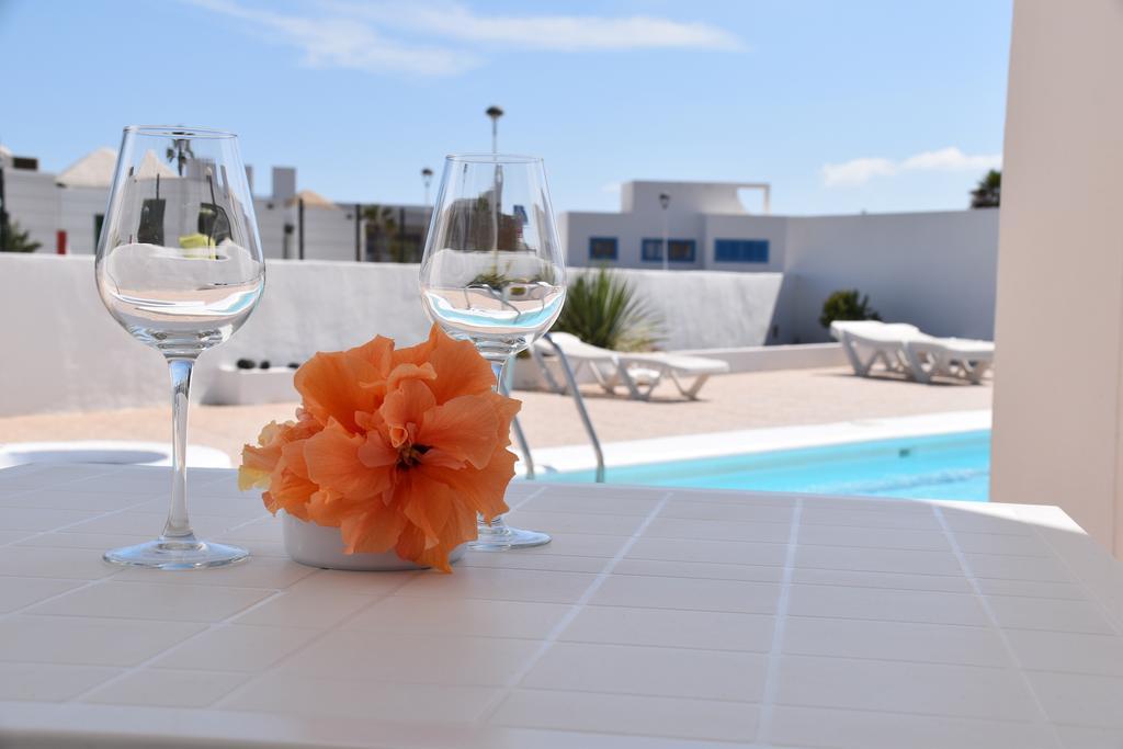 Alhambra Apartamentos Тіас Екстер'єр фото