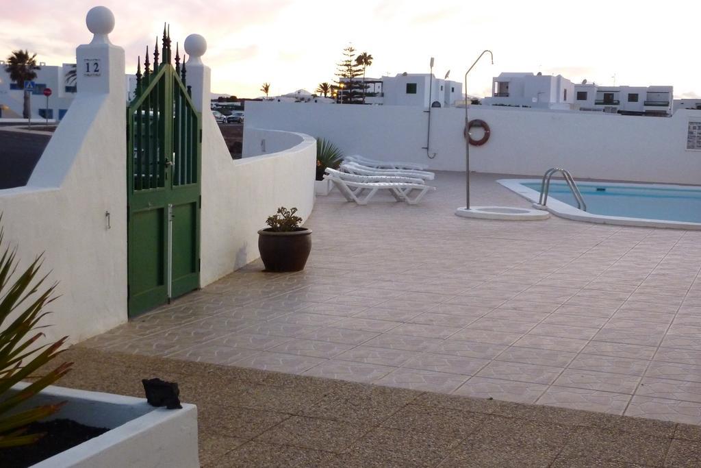 Alhambra Apartamentos Тіас Екстер'єр фото