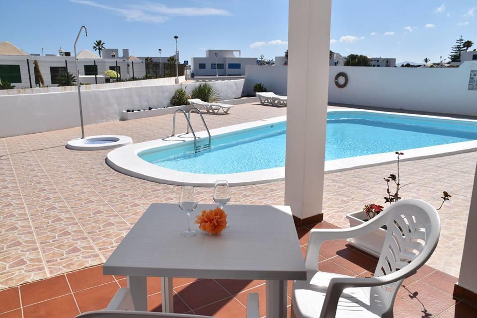 Alhambra Apartamentos Тіас Екстер'єр фото