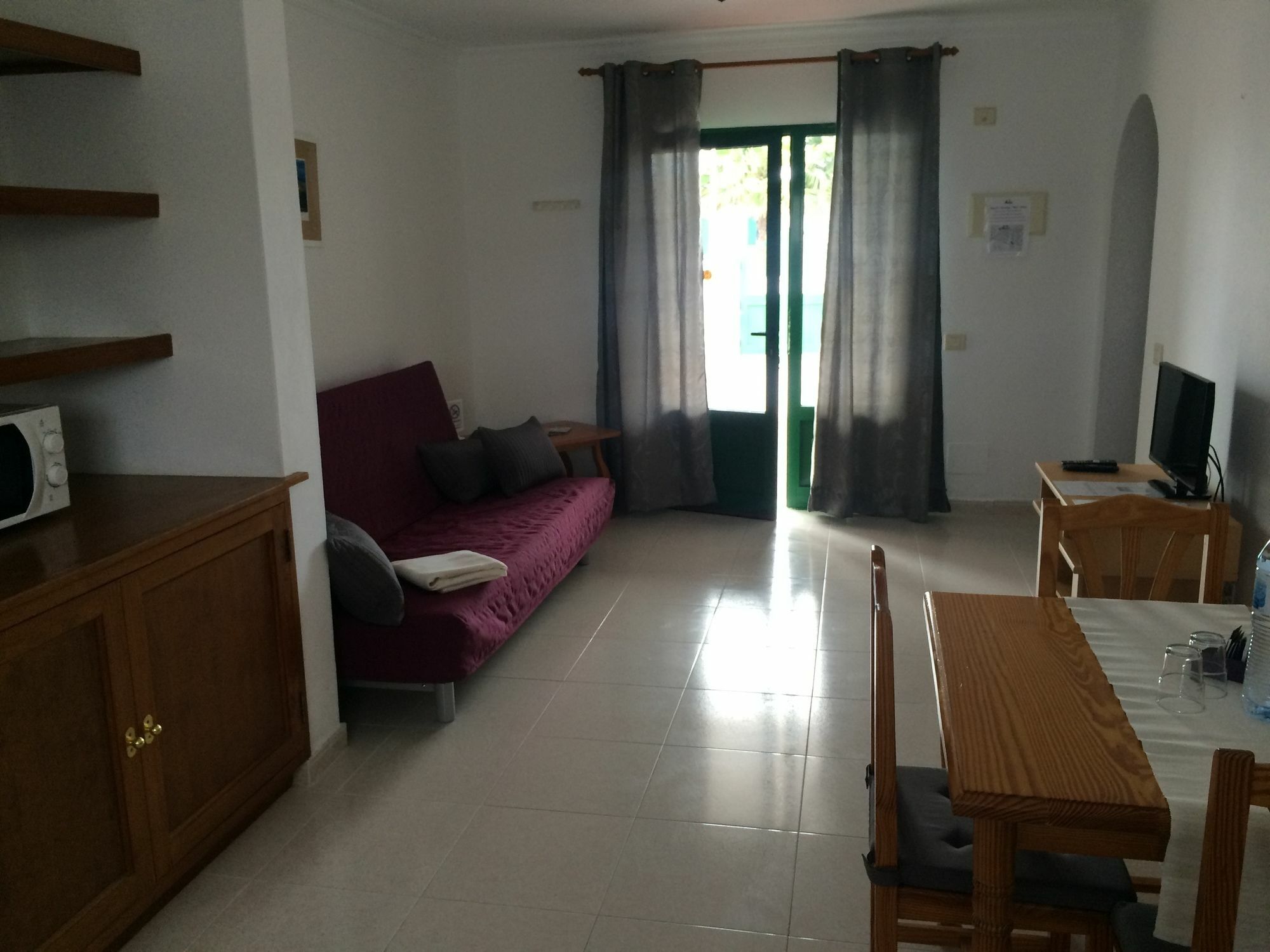 Alhambra Apartamentos Тіас Екстер'єр фото